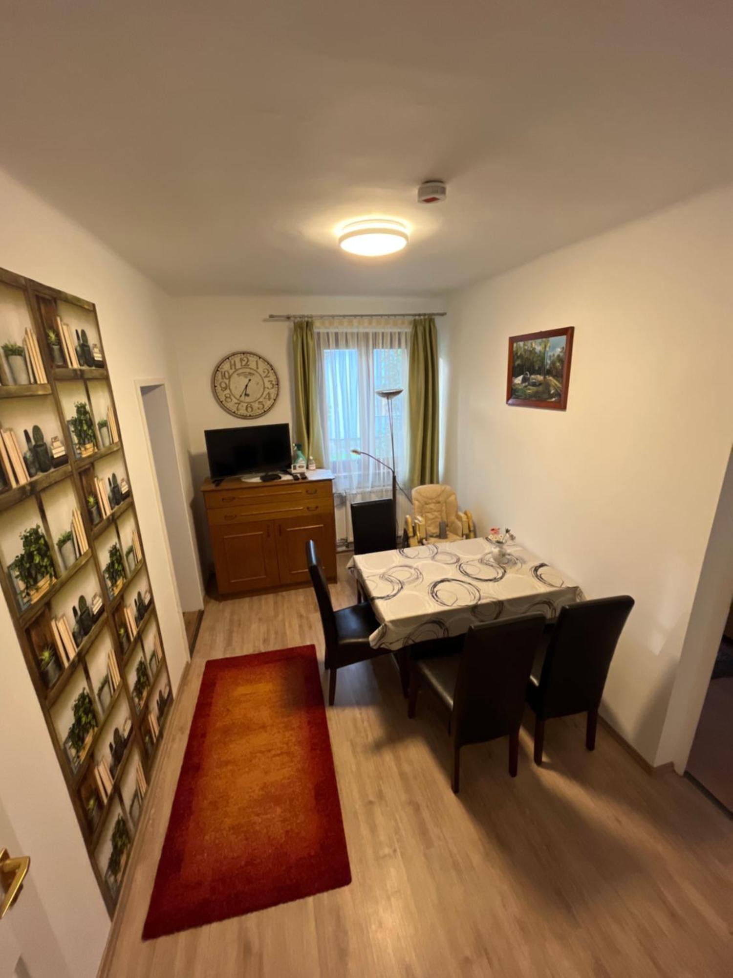 Апартаменти Orsi House Сомбатгей Екстер'єр фото